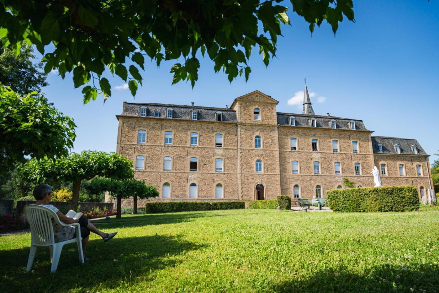 Отель Accueil Du Couvent De Malet Saint-Come-d'Olt Экстерьер фото