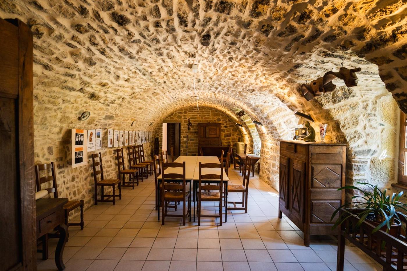 Отель Accueil Du Couvent De Malet Saint-Come-d'Olt Экстерьер фото